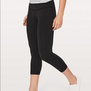 Women’s cropped high waisted Lululemon leggings